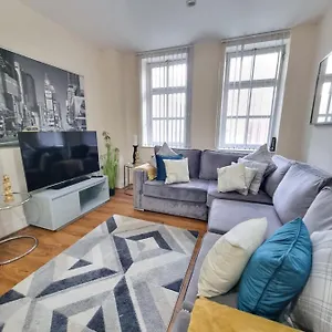  Apartment 2 Bedroom - City Centre Location - Perfect For Family's